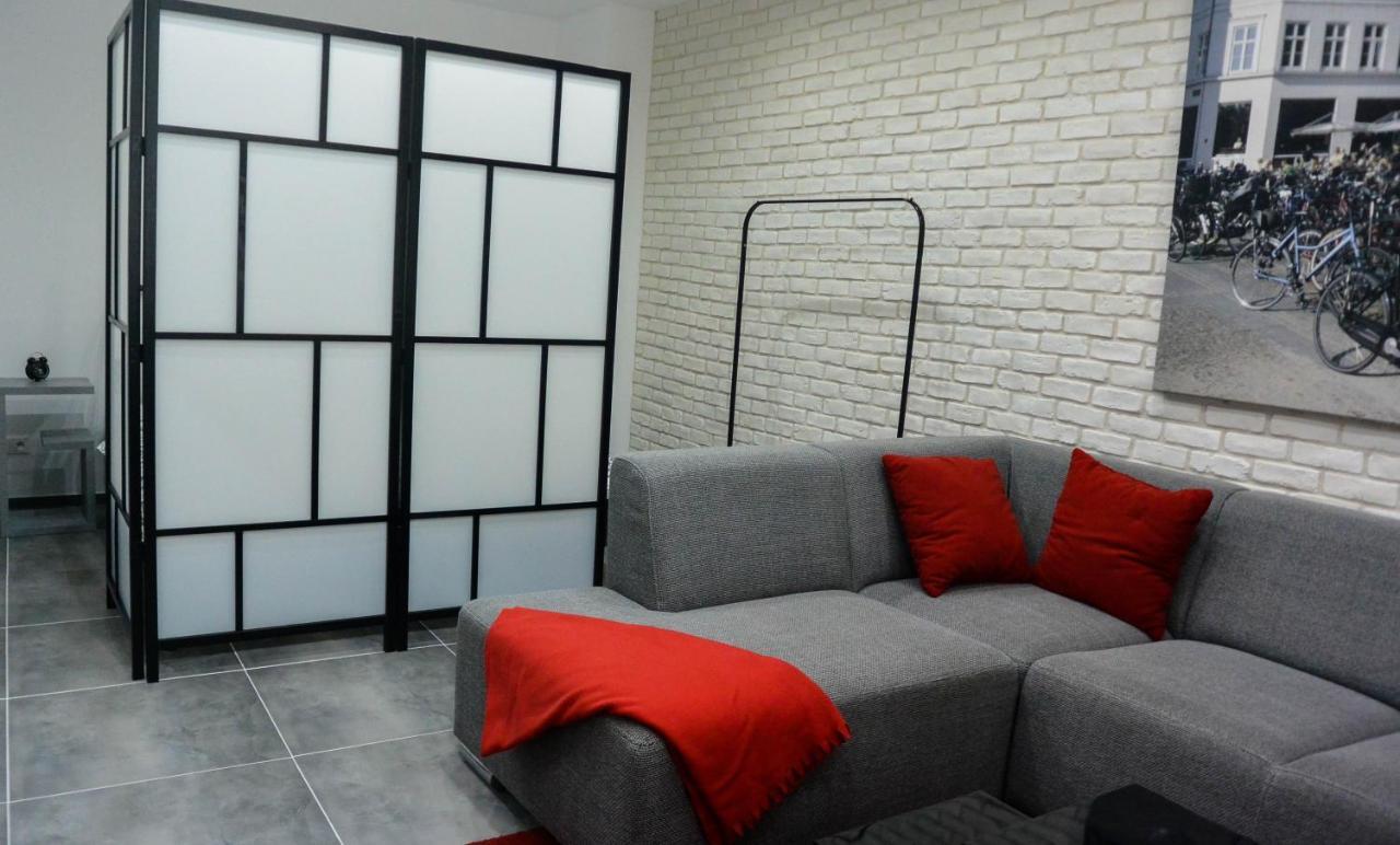 Rr Bus Station Apartment Братислава Екстер'єр фото